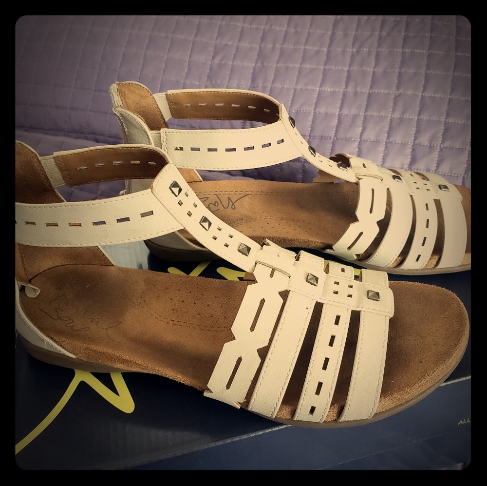 Natural Soul sandals size 9.5 (39.5)